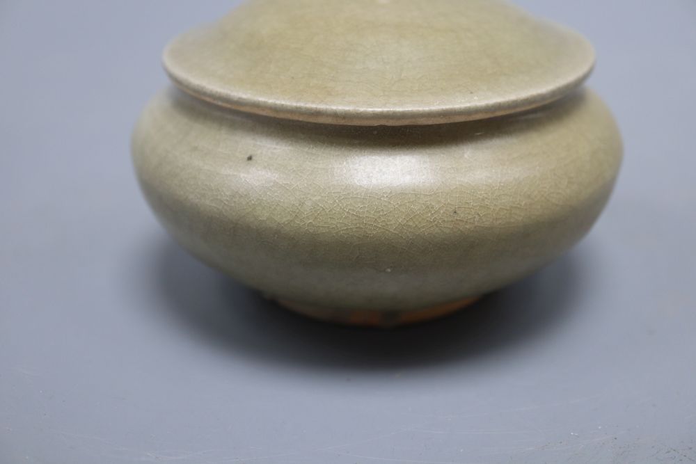 A Chinese Ming Longquan celadon jar and cover, overall height 8cm